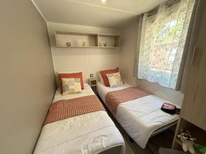 Campings Mobilhome gorges de l-Ardeche proche du Pont d-Arc, camping Domaine de Chaussy 5 etoiles : photos des chambres