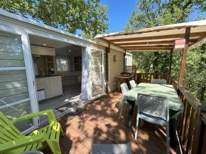 Mobilhome gorges de lArdèche proche du Pont dArc, camping Domaine de Chaussy 5 étoiles