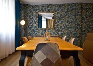 Appartements Sejour detente a Saint-Omer - jacuzzi prive, terrasse, centre-ville et parking gratuit : photos des chambres