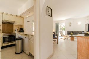 Acolhedor Apt T1, vista piscina , Balaia Golf Village