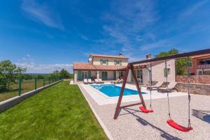 Villa Macarinka, a luxurious, private villa minutes from the beach