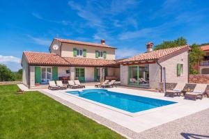 Villa Macarinka, a luxurious, private villa minutes from the beach