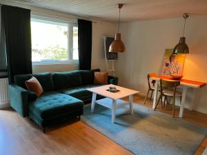 Apartment , wooded area lake, sea ,golf and shopping malls Askim domarings väg 154