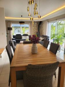 Villas Villa with terrace and garden : photos des chambres