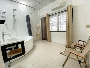 Cheap house 7min next to BTS Kasetsart , 5 bedroom
