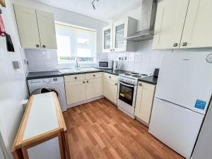 8 Berth Chalet To Hire At Bermuda Holiday Park Nearby Hemsby Beach Ref 18192B