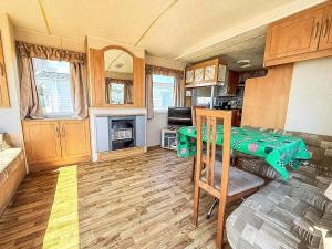 8 Berth Caravan At California Cliffs Holiday Park In Norfolk Ref 50007D
