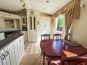 Lovely 6 Berth Caravan On California Cliffs Holiday Park In Norfolk Ref 50007M