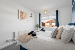 Stunning Modern Home - Sleeps 6 - Minutes from Racecourse