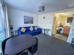 Lovely 5 Berth Chalet In The Coastal Village Of Hemsby Ref 18164B