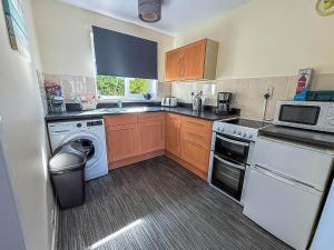 Lovely 5 Berth Chalet In The Coastal Village Of Hemsby Ref 18164B