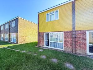 Superb Chalet Close To Hemsby Beach With A Modern Interior, Sleeps 5 Ref 18151B - Ubytování bez kategorie ve městě Hemsby