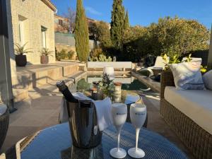 CASA AMOR & SPA, appartement suite jacuzzi & piscine chauffée