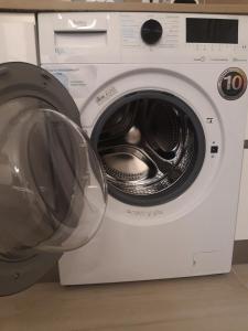 Exterior con parking junto a Avda de América