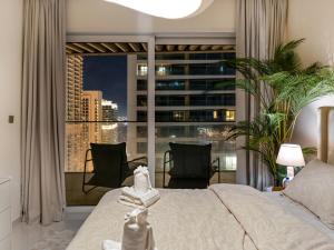 Utra Lux Large 1 BR with Sunset Views and Private Beach