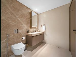 Utra Lux Large 1 BR with Sunset Views and Private Beach