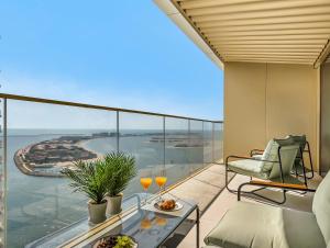 Utra Lux Large 1 BR with Sunset Views and Private Beach
