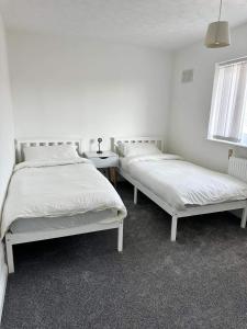 Hartlepool - House - Sleeps 5 - Parking