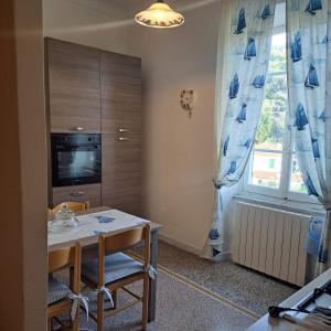 San Terenzo Poets of the sea with parking and balcony