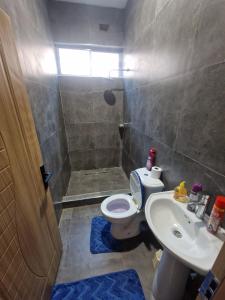 cozy apartments near airport and waterfalls mall