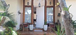 Casa praiana em condominio com lazer