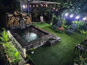 ParadiseTropical Garden Cabin with private jacuzzi