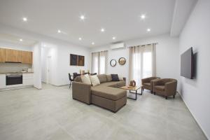 ARIS Kallithea- Big & Bright 3 Bedroom Apartment