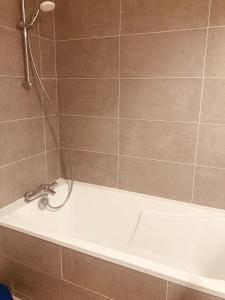 Belle chambre avec accès à une terrasse