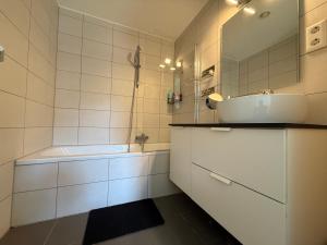 Lovely 3 bedroom apartment in central Esch Alzette - 3hvězdičkové hotely ve městě Esch-sur-Alzette