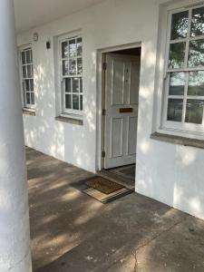 Listed building close to River Thames