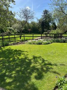 Dog & Family Friendly Private Cottage in Orleton