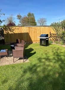 Dog & Family Friendly Private Cottage in Orleton