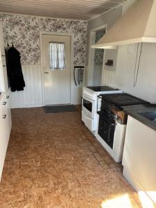 Enkel sommarstuga OBS! Endast utedass