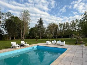 Appartements Appartement familial au bord de la Marne, jardin tropical , piscine, tennis, terrasse, parking gratuit proche Disneyland : photos des chambres