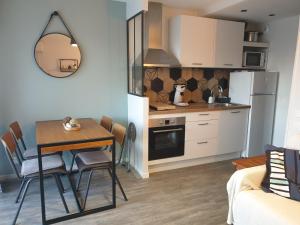 STUDIO OU T2, rénovés, tous climatisés, vue panoramique, parking, piscine