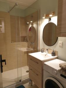 STUDIO OU T2, rénovés, tous climatisés, vue panoramique, parking, piscine