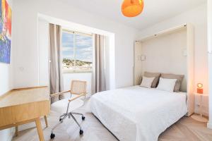 Emilie - panoramic sea views beach facing paradise