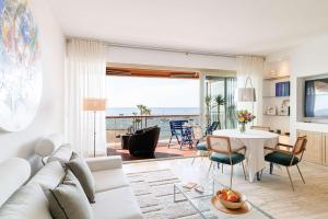 Emilie - panoramic sea views beach facing paradise