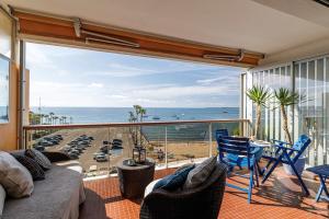 Emilie - panoramic sea views beach facing paradise