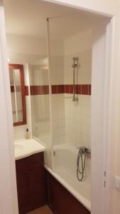 Appartements 1-Appt avec piscine a St-Jean Pays-Basque : photos des chambres