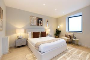 Chic London Living Upscale 2BR Home with Style