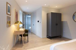 Chic London Living Upscale 2BR Home with Style