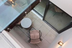 Chic London Living Upscale 2BR Home with Style