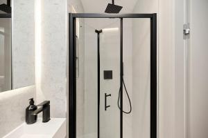 Chic London Living Upscale 2BR Home with Style