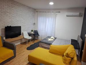 D apartman, Cozy Studio, Near Lake, AC, Wi-Fi