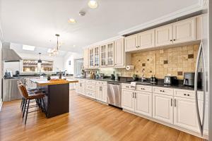 24-Sleeper, Hot Tub, Sauna, Game Rm, Near Biltmore