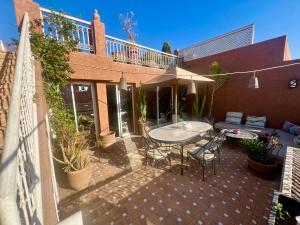 "LE 21", EXCLUSIVE LUXURY DUPLEX 400m FROM JEMAA EL FNA PLACE -HAMMAM-JACUZZI-KOUTOUBIA VIEW-ROOF TERRACE -SPEED WIFI