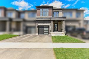 Modern Home 10 mins from Niagara Falls & Main Attraction with Free 2 Parkings