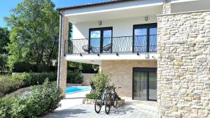 Villa ARIA with heated pool and FREE E-bikes