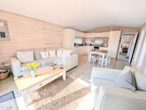 1 or 2 bedroom Hot tub Lodges